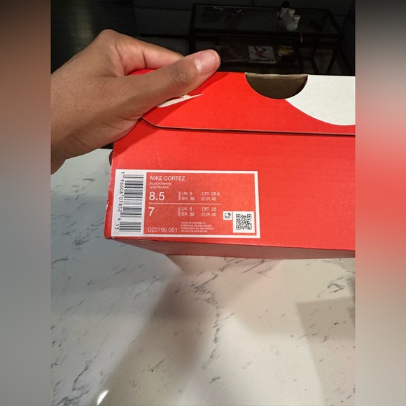 Nike Cortez size 8.5Womens 7Youth black and white - Picture 9 of 9